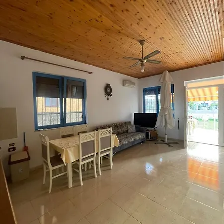 Gardenvilla * Velipojë